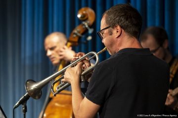 Trieste, 22/06/2022 - Auditorium Museo Revoltella - Circolo Controtempo - Le Nuove Rotte del Jazz 2022 - VICEVERSA – the music of Charles Mingus - Flavio Davanzo: tromba - Riccardo Pitacco: trombone - Gabriele De Leporini: chitarra elettrica - Giovanni Maier: contrabbasso - Francesco Vattovaz: batteria - Scuola di Jazz del Conservatorio “Giuseppe Tartini” di Trieste - Foto Luca A. d'Agostino/ Phocus Agency © 2022