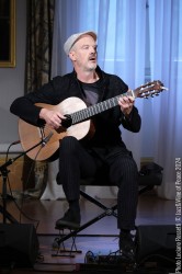 Wolfgang Muthspiel: guitar