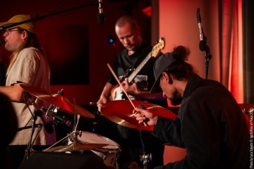 Otis Sandsjö: sax - Dan Nicholls: synths - Petter Eldh: electric bass, moog – Jamie Peet: drums