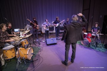 Nova Gorica, 23-10-2021 - JAZZ&WINE OF PEACE 2021 - Circolo Culturale  Controtempo -  Kulturni dom - ZLATKO KAUČIČ: “POGUM POGUMNIH / AUDACI CORAGGIOSI” - Tilen Kravos, Anton Lorenzutti, Ajk Vremec: guitar, electronics;
Timi Vremec: electric bass;
Matjaž Bajc: double bass;
Žiga Ipavec,Tomi Novak, Robi Erzetič: drums, percussion;
Ivan Pilat: baritone saxophone;
Flavio Zanuttini: trombone, electronics;
Special Guest: Marco Colonna: saxophones, clarinets;
Composer, conductor: Zlatko Kaučič; - Foto © 2021 Luca d’Agostino / Phocus Agency